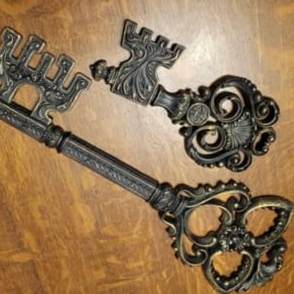 Decorate oversized keys